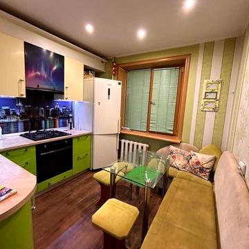 Стародніпровська вул., 30