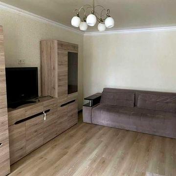 Сдам 2-х комнатную квартиру на пр.Героев 12