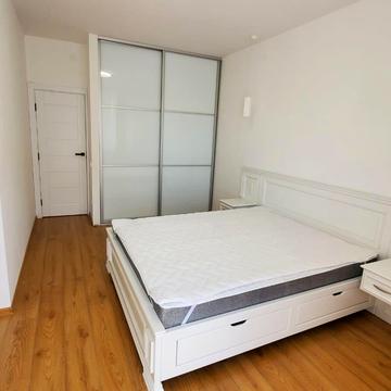 Богдана-Ігора Антонича вул., 5