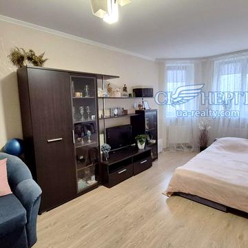 Миру вул., 36