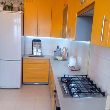 Каховська вул., 27