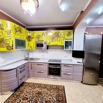 Сдам шикарную  2к-кв возле рыночка и остановки транспорта