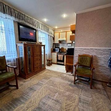 Продам квартиру в центрі міста Шептицький.