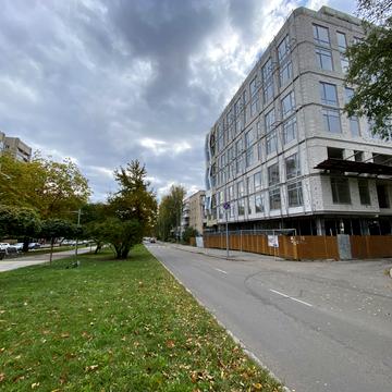 Космонавтів просп., 75