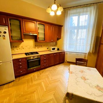 Омеляна Поповича вул., 17