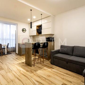 Олександра Довженка вул., 37