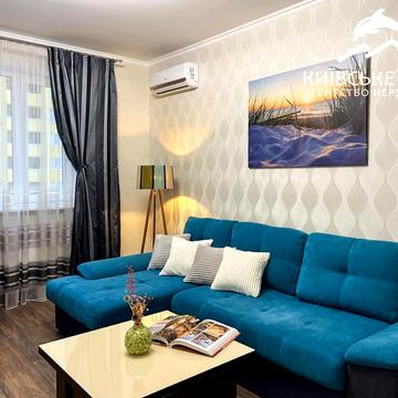 Воскресенська вул., 18