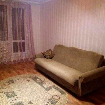 У продажу 2 к квартира поруч з метро "Спортивна".