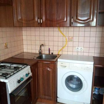 Продаж 2кім.квартири в.Зерова.