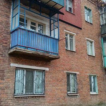 Продам квартиру двух комнатная в центре смычки