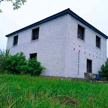 Будинок з двома земельими ділянками.