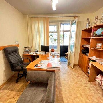 Продаж 3-х кімнатної квартири в центральному районі. Окремий вхід.