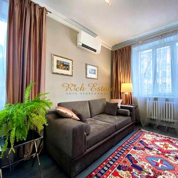 Трьохсвятительська вул., 9