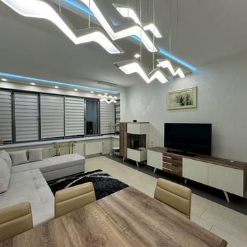 Дніпровська набережна вул., 14