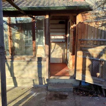 Продам  дачний будинок та земельну ділянку в Івано- Франківську