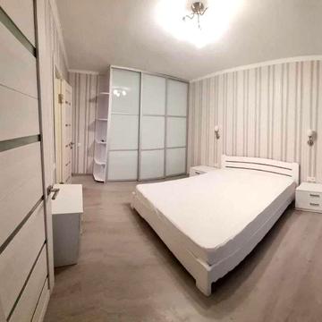 Київська вул., 166