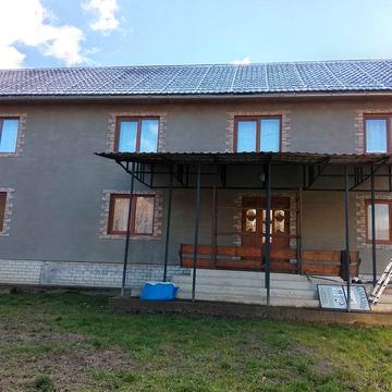 Житловий будинок з вбудованими приміщеннями комерційного призначення