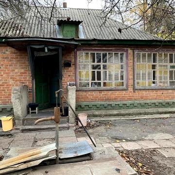 Центральна, 1