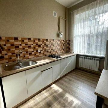 Сдам 1 Ком квартиру Сталинка ГАЗ  Ул Жуковского Центр