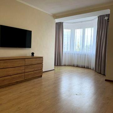 Сдам 1-но комнатную кв. Ремонт, техника, инд счетчик тепла. р-н Горсад