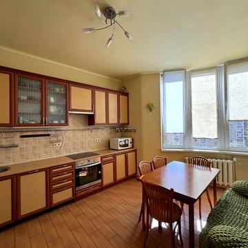 Урлівська вул., 16/37