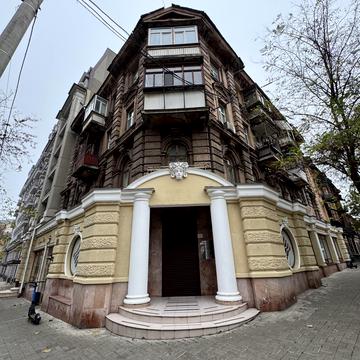 Олександра Станкова вул. (Лейтенанта Шмідта), 1