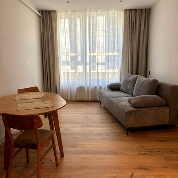 Героїв Майдану вул., 1