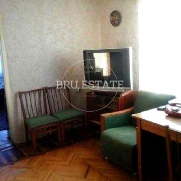 Продам гарну 2к кв на низькому поверсі Русанівка метро Лівобережна