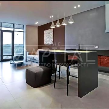 Раїси Окіпної вул., 18