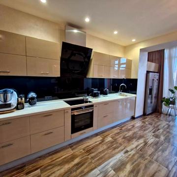 Олександра Поля вул. (Жовтнева), 7