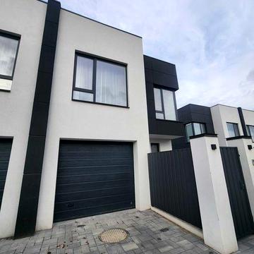 Вітаю. Продам будинок_дуплекс, газ, гараж, с. Софіївська Борщагівка.