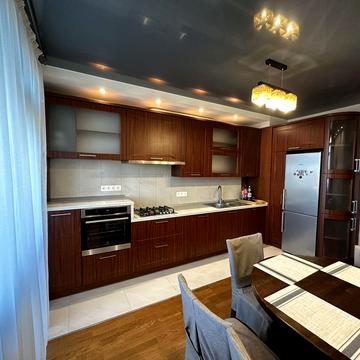 Угорська вул., 7а