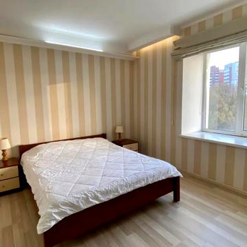 Олександра Поля просп. (Кірова), 27-Д