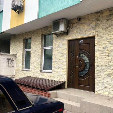 Здам робоче місце на пів місяця