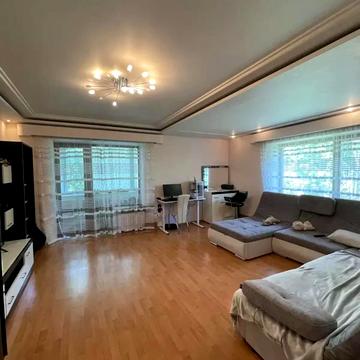 Двокімнатна квартира з ремонтом на Адміральському проспекті