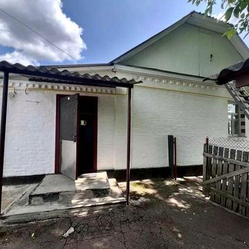 Будинок  газифікований з великою ділянкой