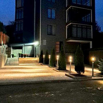 Продаж квартири. Клубний будинок.  Тихо. Парк. Легко переплановується.