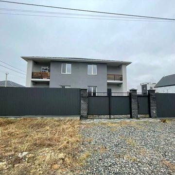 Двоповерховий дуплекс площею 116 м² на земельній ділянці 3 сотки.