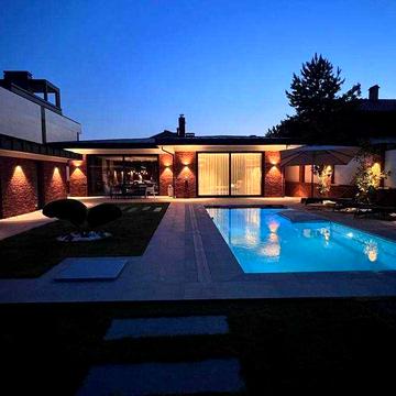 Продажа одноэтажного дома с бассейном и ремонтом в Сосновом Береге.