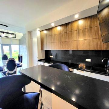 Двухуровневая квартира в новом кирпичном  доме с видом на парк и море