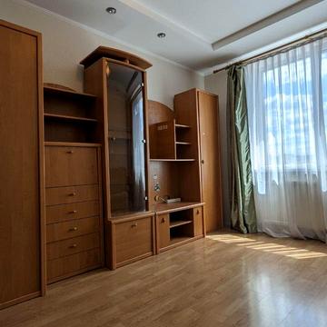 Василя Симоненка вул., 31