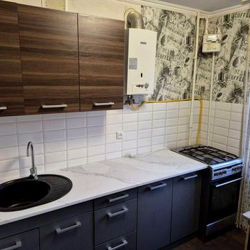 Здається трьохкімнатна квартира Окружна.