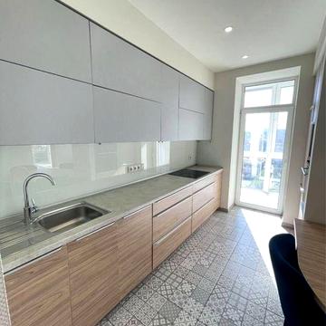 Продам сучасну 2-кімнатну квартиру в центрі Дніпра Менора