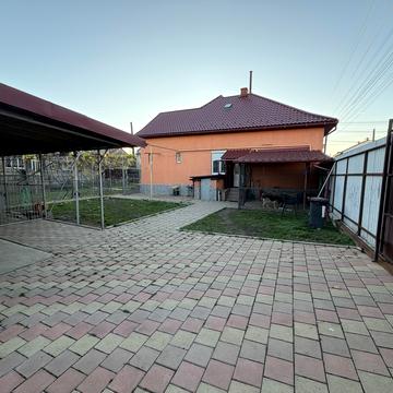 Олега Ольжича вул. (Івана Лобачевського), 15