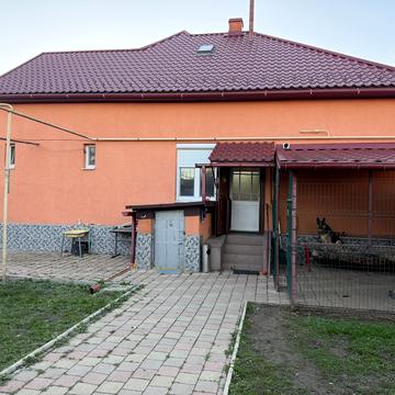 Олега Ольжича вул. (Івана Лобачевського), 15