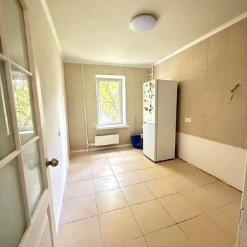 Простора 1-кімнатна квартира 40 м² вул. Драгоманова 5