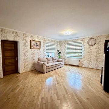 Будинок на 10 сотках землі у місті ! 100м до транспорту та магазинів