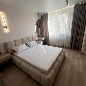 Угорська вул., 14