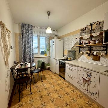 Метробудівників вул., 27