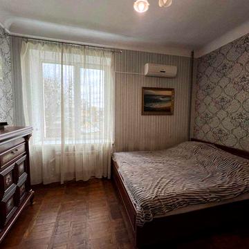 Продається 2-кімнатна квартира вул. Скрябіна 1